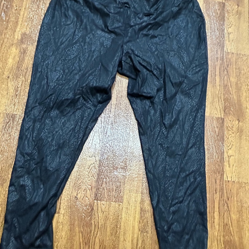 Snake print leggings